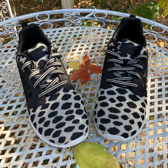 FUN! Avia spotted sneakers, women’s 8.5 - Picture 4 of 6